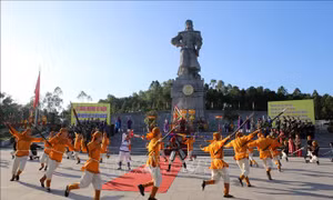 Dâng hương kỷ niệm 233 năm Quang Trung - Nguyễn Huệ lên ngôi Hoàng đế 