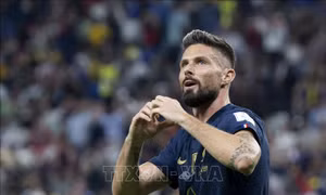 'Quý ông sân cỏ' Olivier Giroud thăng hoa ở tuổi 36