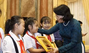 Phó Chủ tịch nước gặp Đoàn đại biểu cháu ngoan Bác Hồ tỉnh Bình Dương