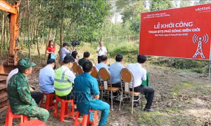 'Cõng sóng' lên vùng biên: Để không ai bị bỏ lại phía sau