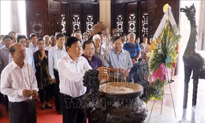 Dâng hương tưởng niệm 31 năm ngày mất Chủ tịch Hội đồng Bộ trưởng Phạm Hùng