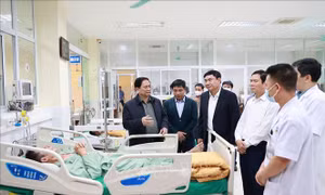 Thủ tướng Phạm Minh Chính thăm Bệnh viện Đa khoa tỉnh Điện Biên