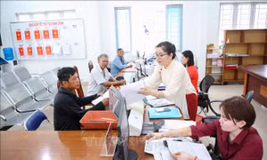 Khẩn trương rà soát, bổ sung công chức cho UBND các xã, phường