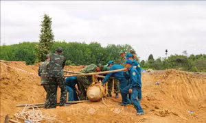 Di dời an toàn quả bom gần 500 kg