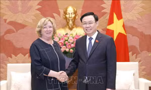 Chủ tịch Quốc hội tiếp Nhóm Nghị sĩ hữu nghị Pháp - Việt của Thượng viện Pháp