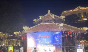 Sôi động không gian nghệ thuật cộng đồng bên hồ Hoàn Kiếm