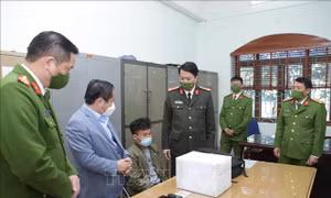 Lai Châu: Bắt đối tượng vận chuyển trái phép 21 bánh heroin
