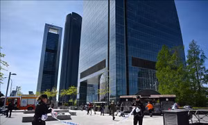 Tây Ban Nha bắt giữ đối tượng dọa đánh bom tòa nhà chọc trời ở Madrid