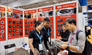 Khai mạc chuỗi triển lãm chuyên ngành dịch vụ ô tô và phụ tùng thay thế