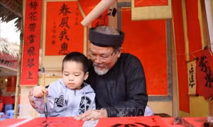 Tết Việt truyền thống thích ứng với tình hình mới