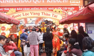 Chiều ngày vía Thần tài, khách mua vàng đông hơn, giá vàng giữ mức 90 triệu/lượng