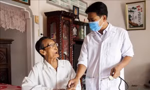 Bác sĩ người Khmer hết lòng chăm sóc sức khỏe cho dân nghèo