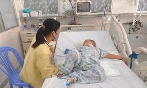 Cứu sống bé trai 4 tuổi liên tục bị ngưng tim 