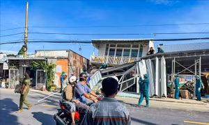 Sạt lở nghiêm trọng làm sập hoàn toàn nhiều nhà ven sông Cái Sắn
