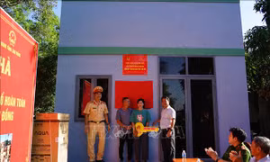 Xuân mới lại về trên vùng rốn lũ