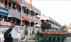 Xây dựng lực lượng vũ trang TP Hồ Chí Minh vững mạnh toàn diện