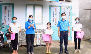 Trao hàng nghìn suất quà Trung thu cho trẻ em có hoàn cảnh khó khăn
