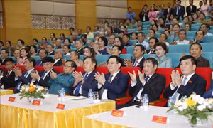 Chủ tịch Quốc hội gặp mặt các thế hệ lưu học sinh, giáo viên Trường Hữu nghị T78