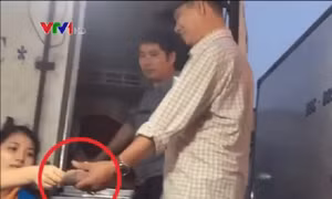 Hà Nội chỉ đạo làm rõ việc 'bảo kê' tại chợ Long Biên