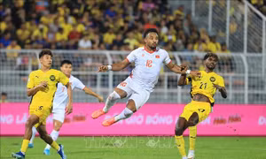 ASEAN Cup 2026: Đội tuyển Việt Nam vượt khó bán kết lượt đi, giành chiến thắng '2 sao' trên sân Malaysia