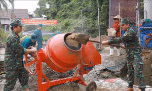 Đảm bảo nguồn vật liệu sửa chữa nhà cho người dân vùng lũ
