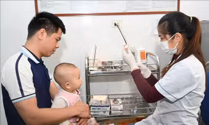 Chủ động khống chế, không để bùng phát thành dịch sởi