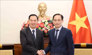 Bộ trưởng Ngoại giao tiếp Bộ trưởng Bộ Giáo dục và Thể thao Lào
