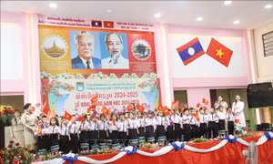 Tưng bừng ngày hội khai trường của thầy trò trường song ngữ Lào - Việt Nam Nguyễn Du
