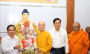 Đại lễ Phật đản 2023: Thăm, chúc mừng các cơ sở Phật giáo tại Cần Thơ