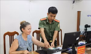 Cấp định danh điện tử mức độ 2: Tạo điều kiện thuận lợi cho người nước ngoài