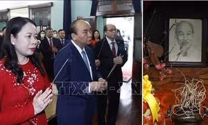 Chủ tịch nước dâng hương tưởng niệm Chủ tịch Hồ Chí Minh tại Nhà 67