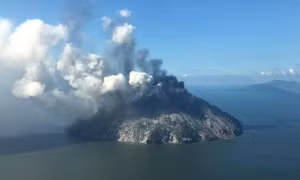 Núi lửa mạnh nhất Papua New Guinea phun trào 