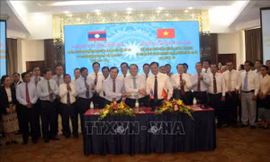 Ký kết thỏa thuận hợp tác giữa Quảng Trị với 2 tỉnh của nước bạn Lào