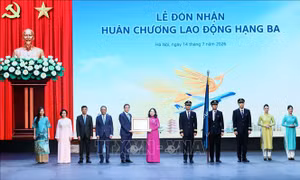 Phó Chủ tịch nước dự Lễ đón nhận Huân chương Lao động hạng Ba của Vietnam Airlines