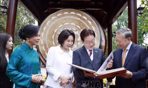 Chương trình hữu nghị đặc biệt chào mừng chuyến thăm của Tổng thống Hàn Quốc và Phu nhân