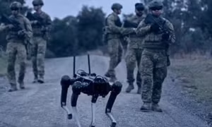 Australia thử nghiệm điều khiển robot chiến trường bằng sóng não, độ chính xác lên tới 94%