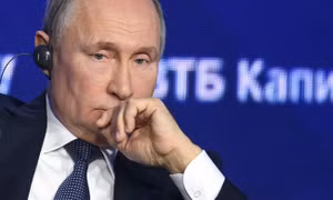 Xem Tổng thống Nga Putin nói tiếng Đức khi phiên dịch viên lúng túng