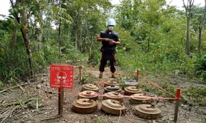 Campuchia nhận UAV thông minh rà phá bom mìn