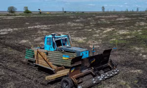 Sáng kiến của nông dân Ukraine để dọn mìn trên cánh đồng