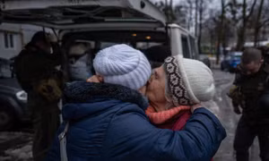 Sáu tháng sau khi Ukraine chiếm lại từ Nga, người dân thành phố Kupiansk phải đi sơ tán