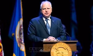 Tim Walz - 'Phó tướng' đa dạng kinh nghiệm của bà Harris