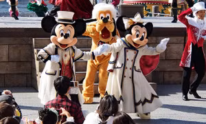 Công viên chủ đề nổi tiếng Tokyo Disney gặp khó khăn trong việc thu hút khách