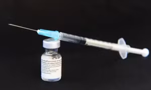 Nghịch cảnh phải bỏ phí vaccine COVID-19 vì ống tiêm tại Nhật Bản