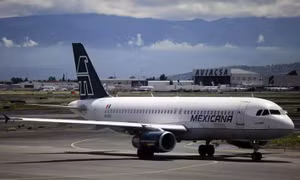 Hãng hàng không dân sự Mexico sử dụng máy bay quân sự để vận chuyển hành khách