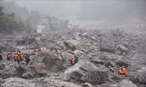 Chạy đua giải cứu 900 người có thể vẫn mắc kẹt trong các hầm thủy điện Nepal