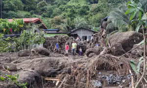 Philippines sơ tán hàng nghìn người trước khi bão Yinxing đổ bộ