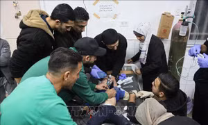 Bác sĩ ở Gaza kiệt quệ vì đói, không còn đủ sức cứu chữa bệnh nhân