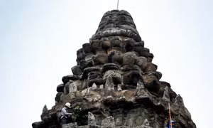 'Ninja' làm vườn tại đền Angkor Wat