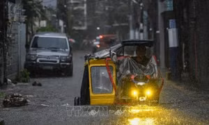 Thủ đô Philippines tê liệt vì ngập sâu do mưa bão