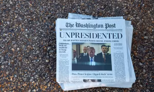 Rộ tin giả Tổng thống Trump rời Nhà Trắng